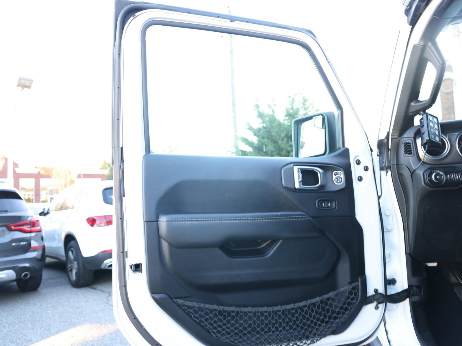 Used 2019 Jeep Wrangler Unlimited Sahara w/ Safety Group AWD/4WD image 30