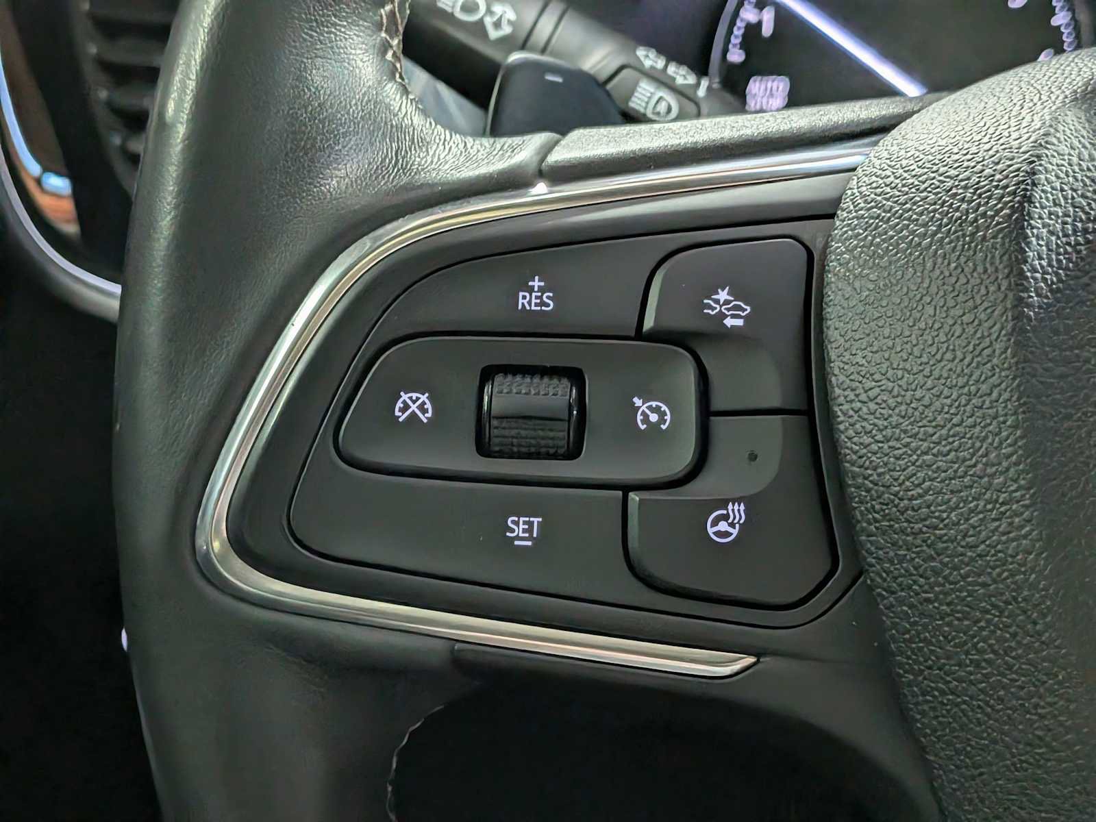 Used 2022 Buick Envision Avenir w/ Technology Package II image 25