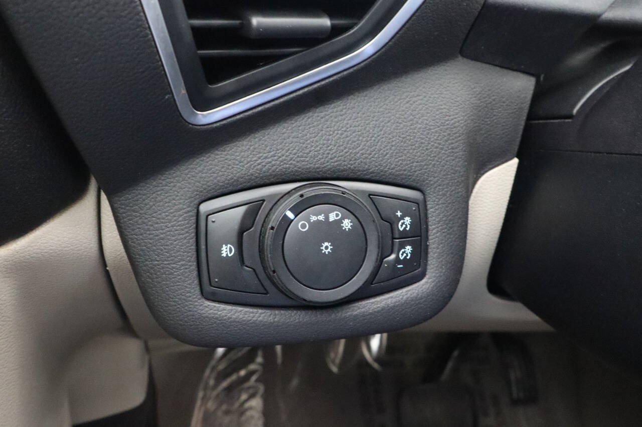 Used 2013 Ford C-MAX SEL FWD image 31