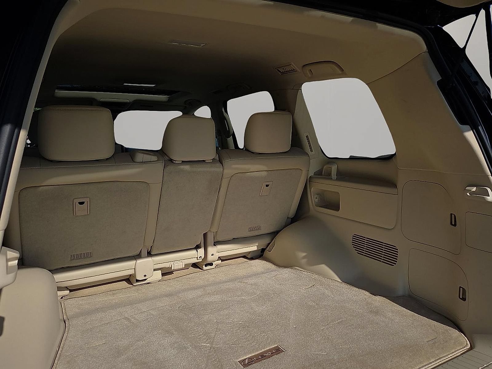 Used 2020 Lexus LX 570 4WD w/ Luxury Package image 9