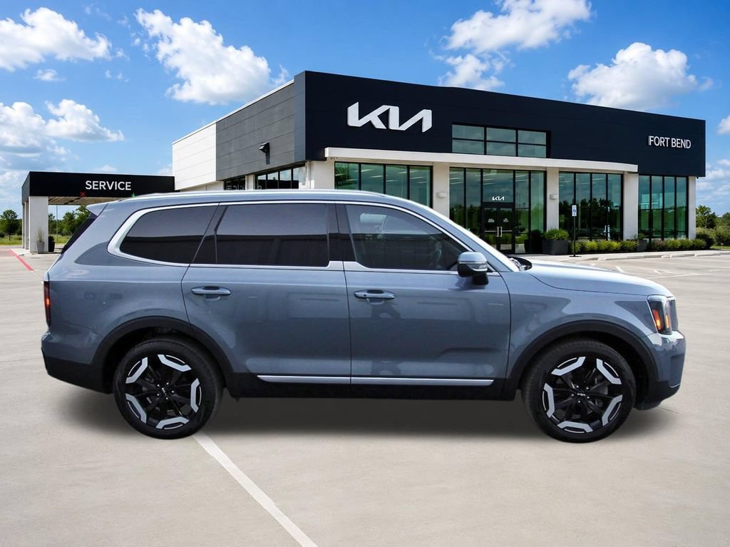 Used 2025 Kia Telluride EX w/ EX Captain's Chair Package FWD image 4