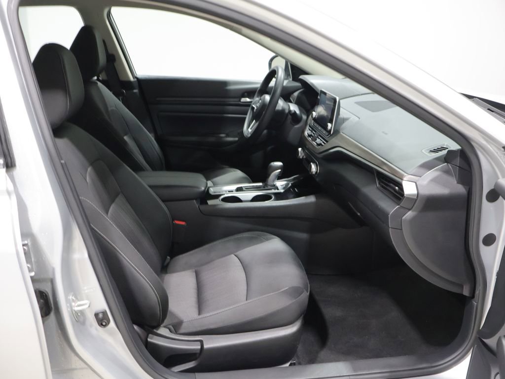 Used 2024 Nissan Altima 2.5 SV AWD/4WD image 22