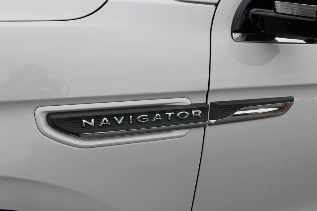 Used 2023 Lincoln Navigator Reserve RWD image 19