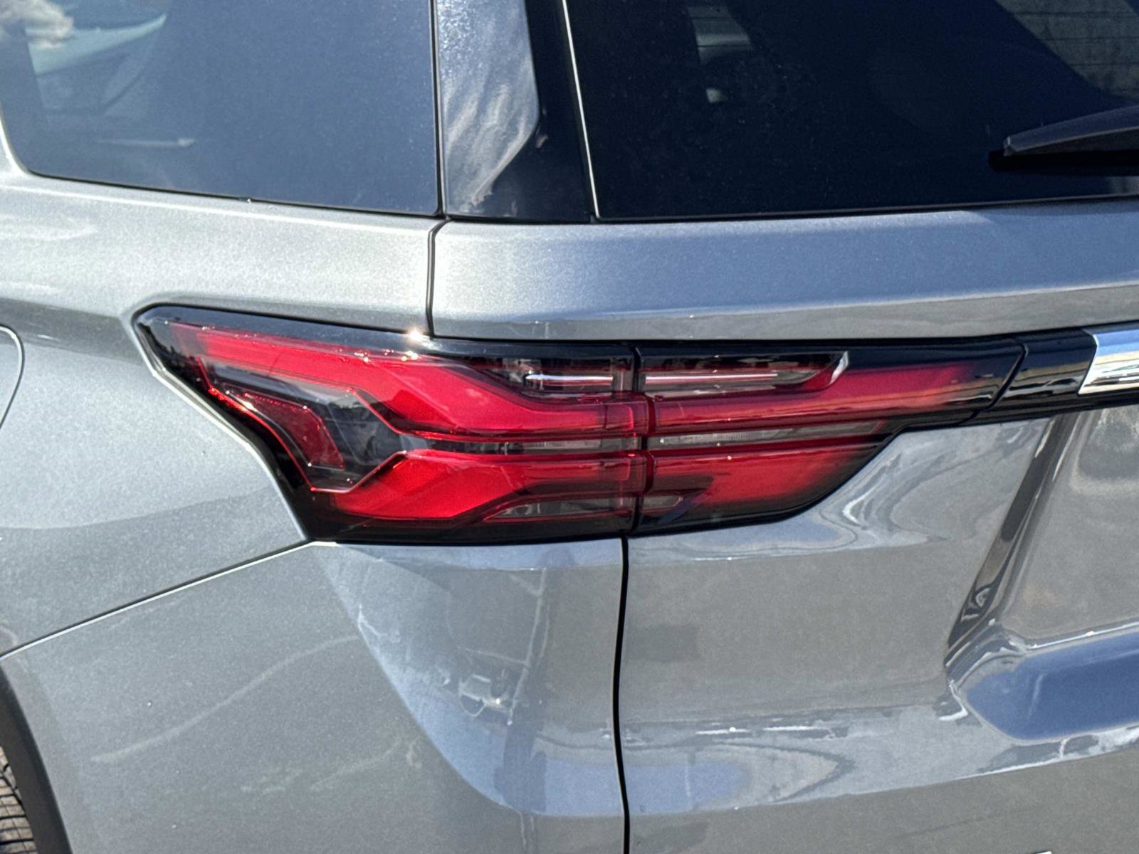 Used 2023 Chevrolet Traverse LS image 31