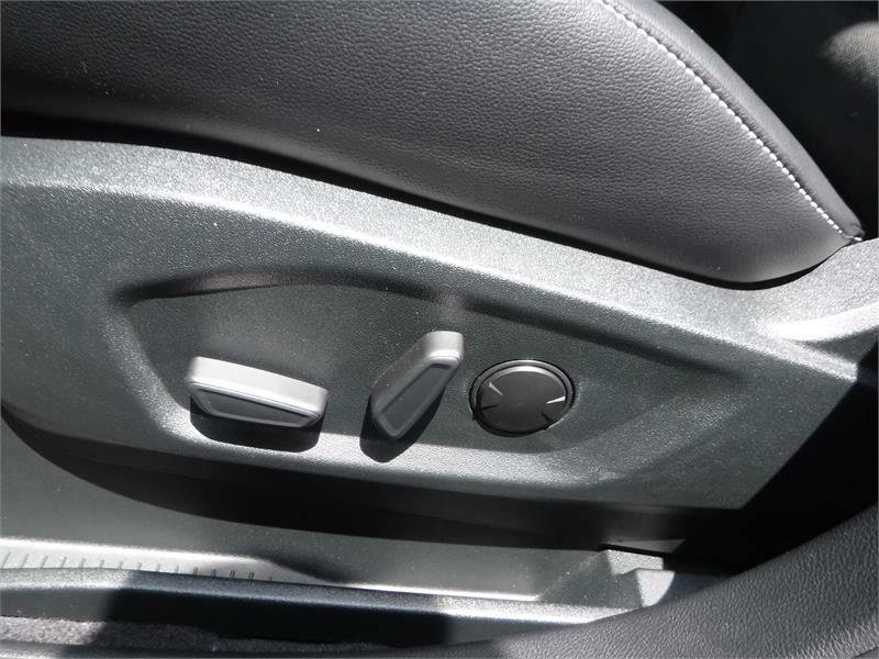 Used 2022 Ford Edge ST image 9