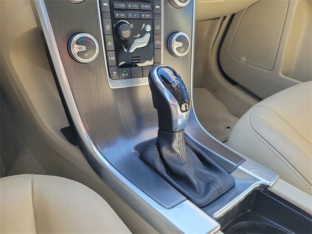 Used 2015 Volvo XC60 T6 w/ Proximity Package image 31