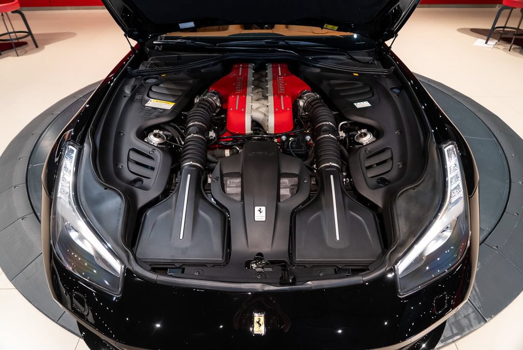 Used 2018 Ferrari GTC4Lusso AWD/4WD image 18