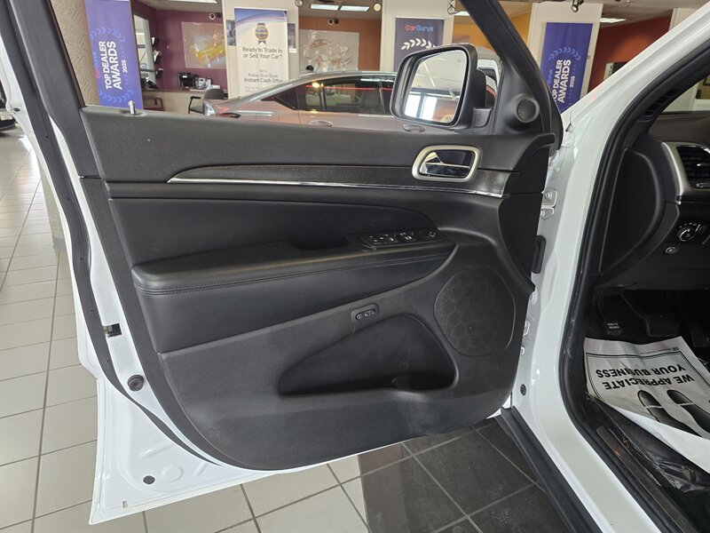Used 2018 Jeep Grand Cherokee Limited AWD/4WD image 7