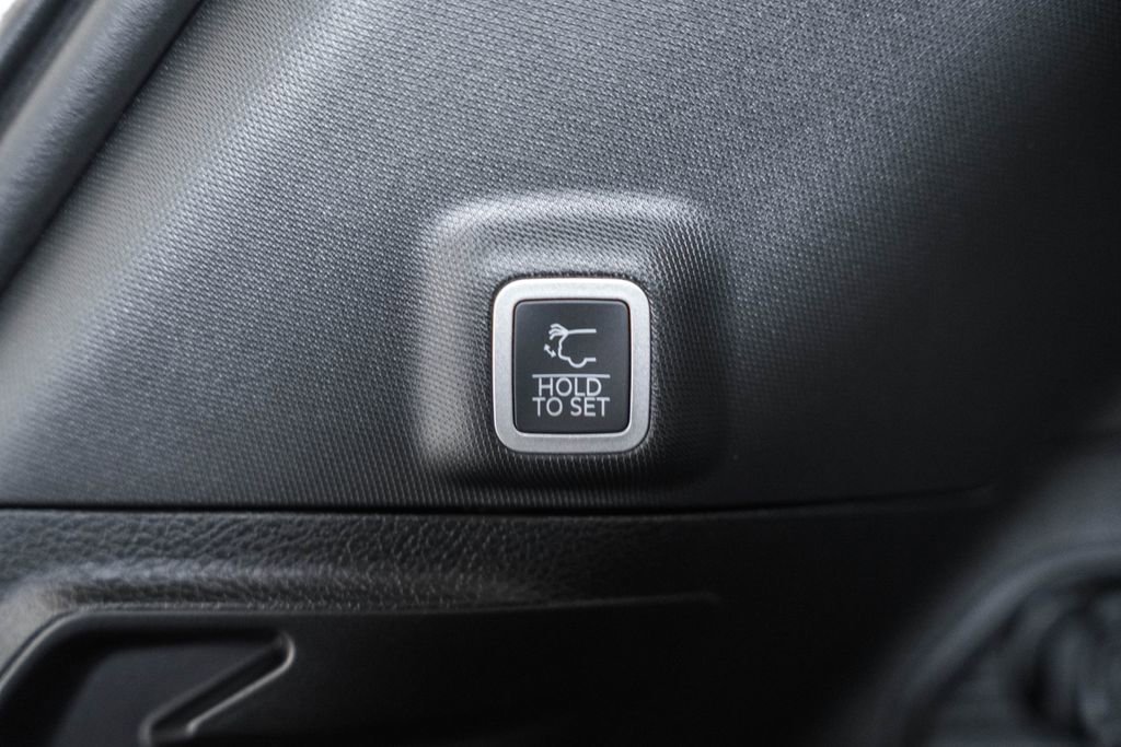 New 2025 Jeep Grand Cherokee Altitude image 10