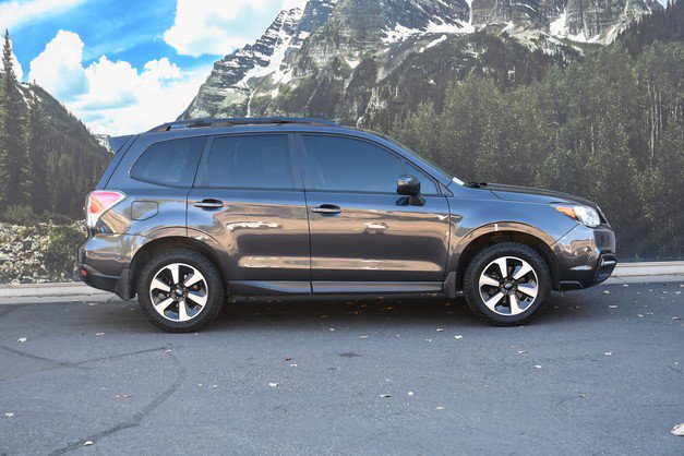 Used 2017 Subaru Forester 2.5i Premium w/ All-Weather Package AWD/4WD image 2