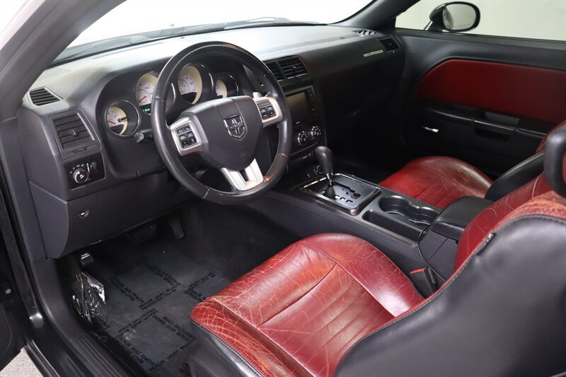 Used 2012 Dodge Challenger SXT RWD image 15