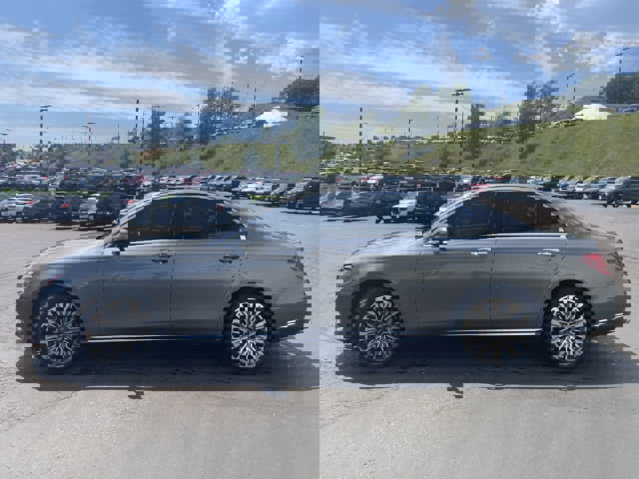 Used 2018 Mercedes-Benz E 400 4MATIC Sedan image 4