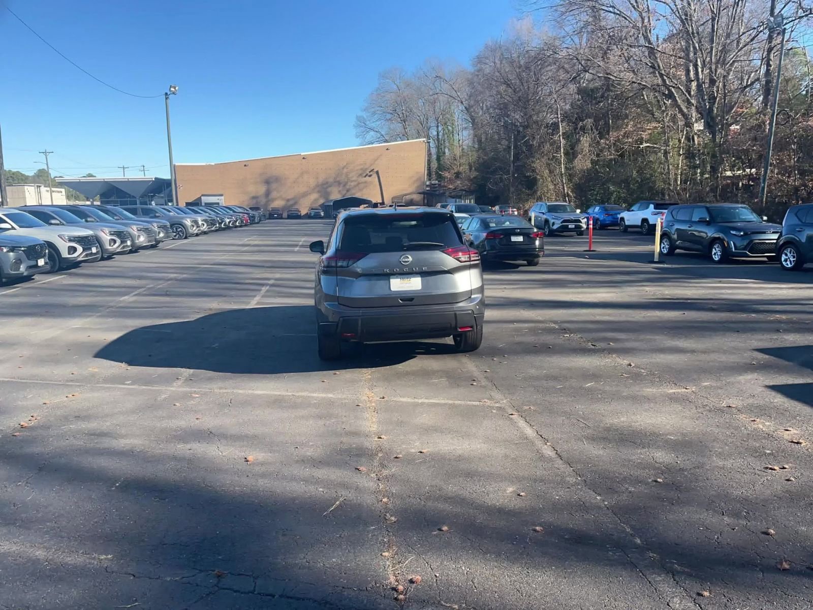 Used 2025 Nissan Rogue SV image 16