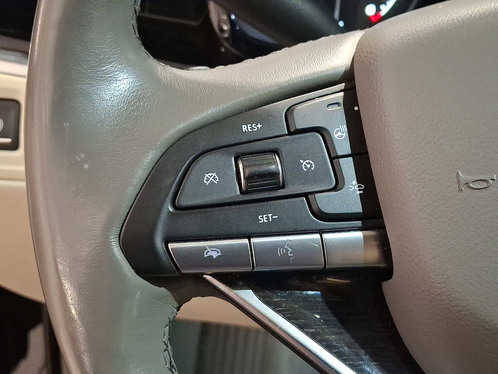 Used 2022 Cadillac XT6 Premium Luxury w/ Technology Package image 18