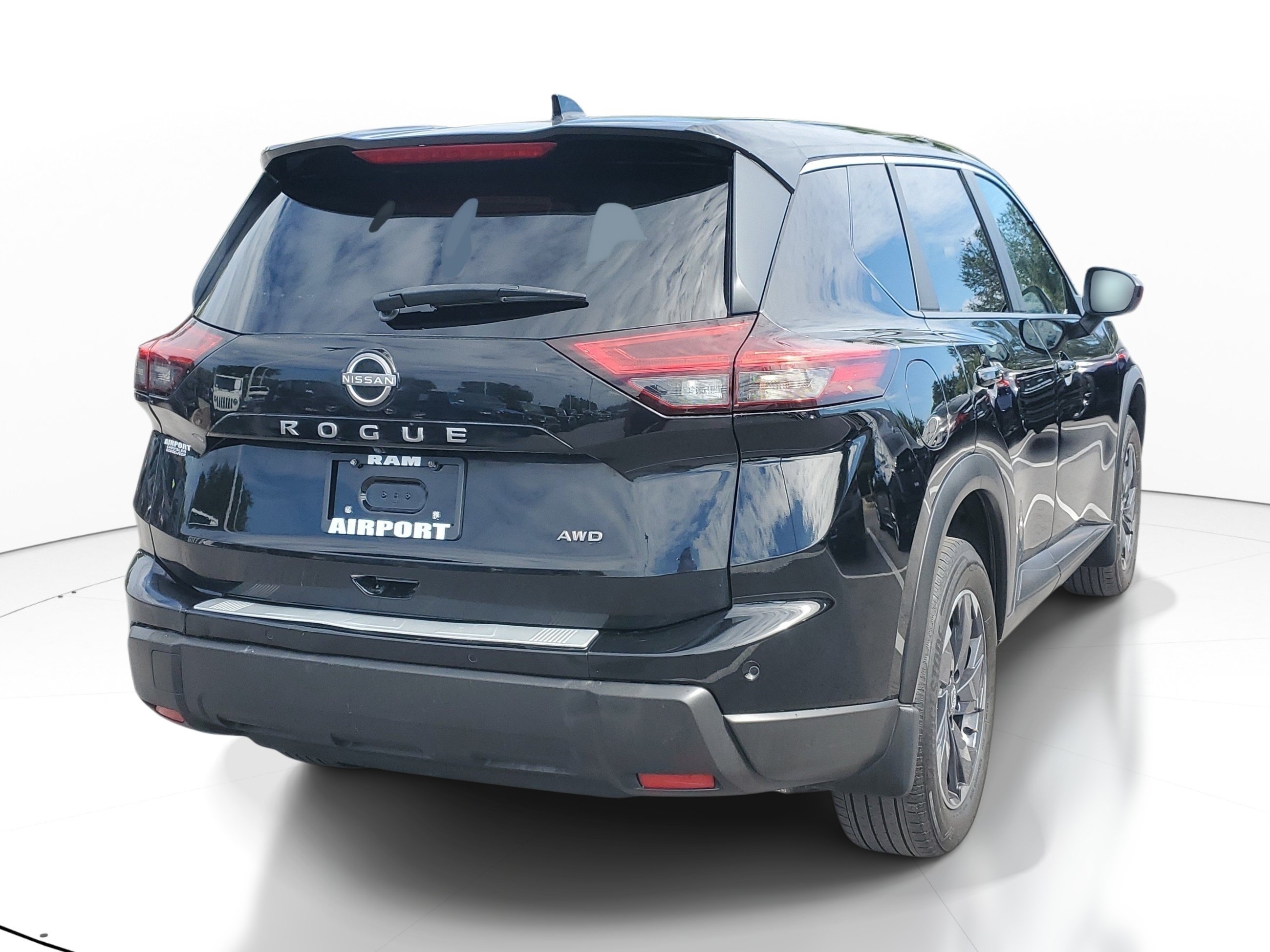 Used 2025 Nissan Rogue SV AWD/4WD image 6