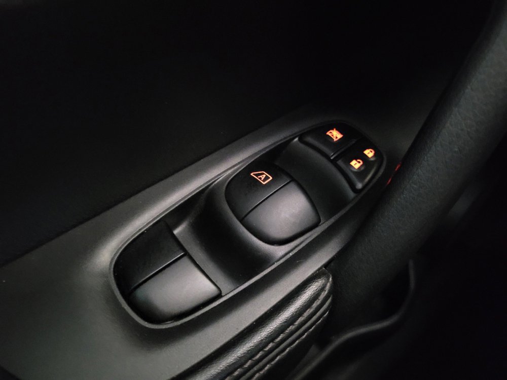 Used 2020 Nissan Rogue S FWD image 27