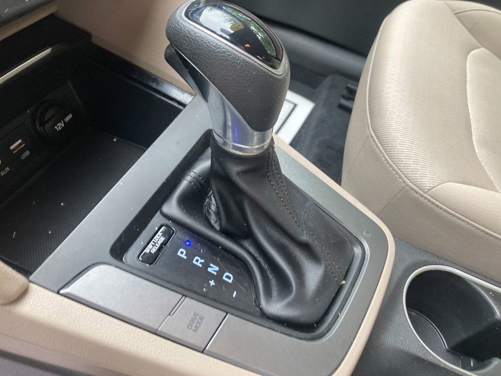Used 2018 Hyundai Elantra SE image 28
