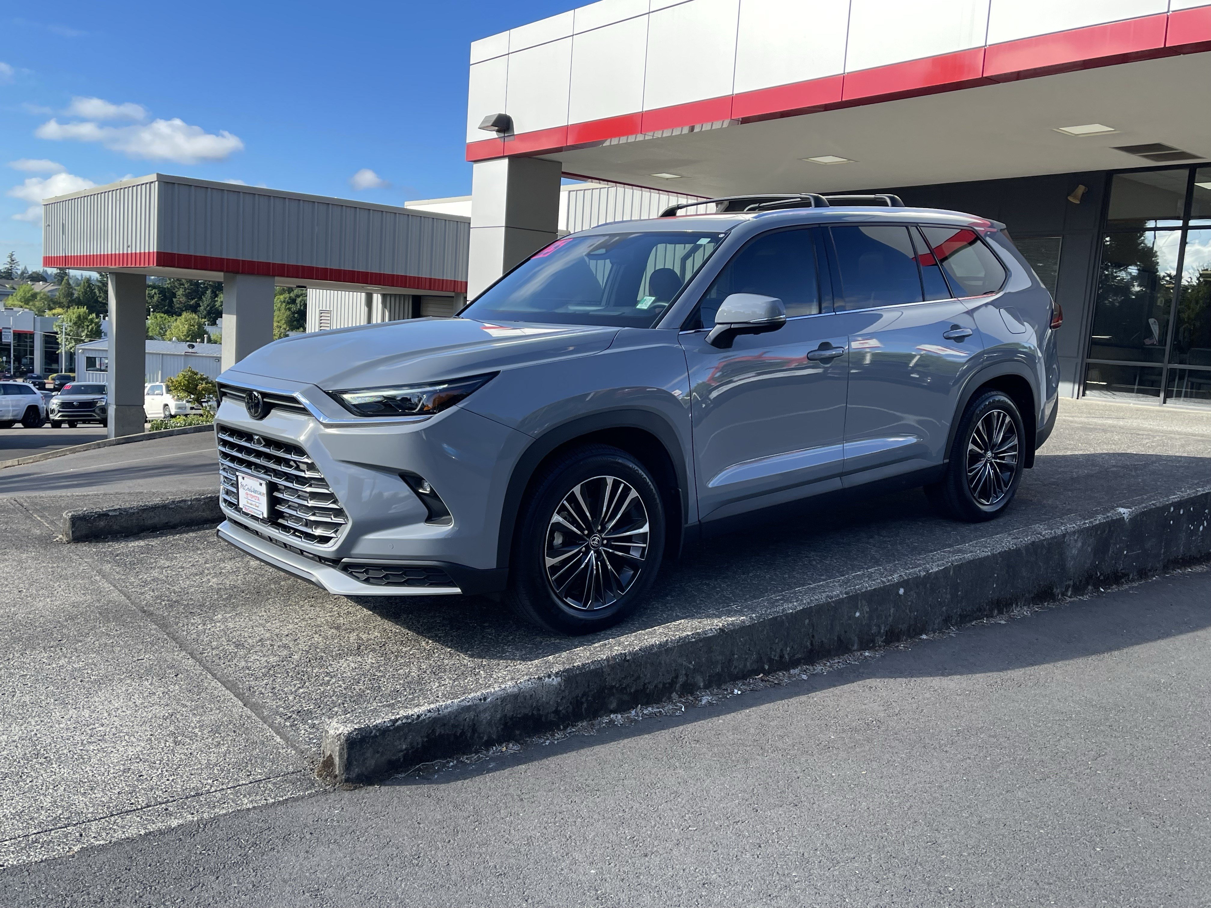 Certified 2025 Toyota Grand Highlander AWD Hybrid image 4