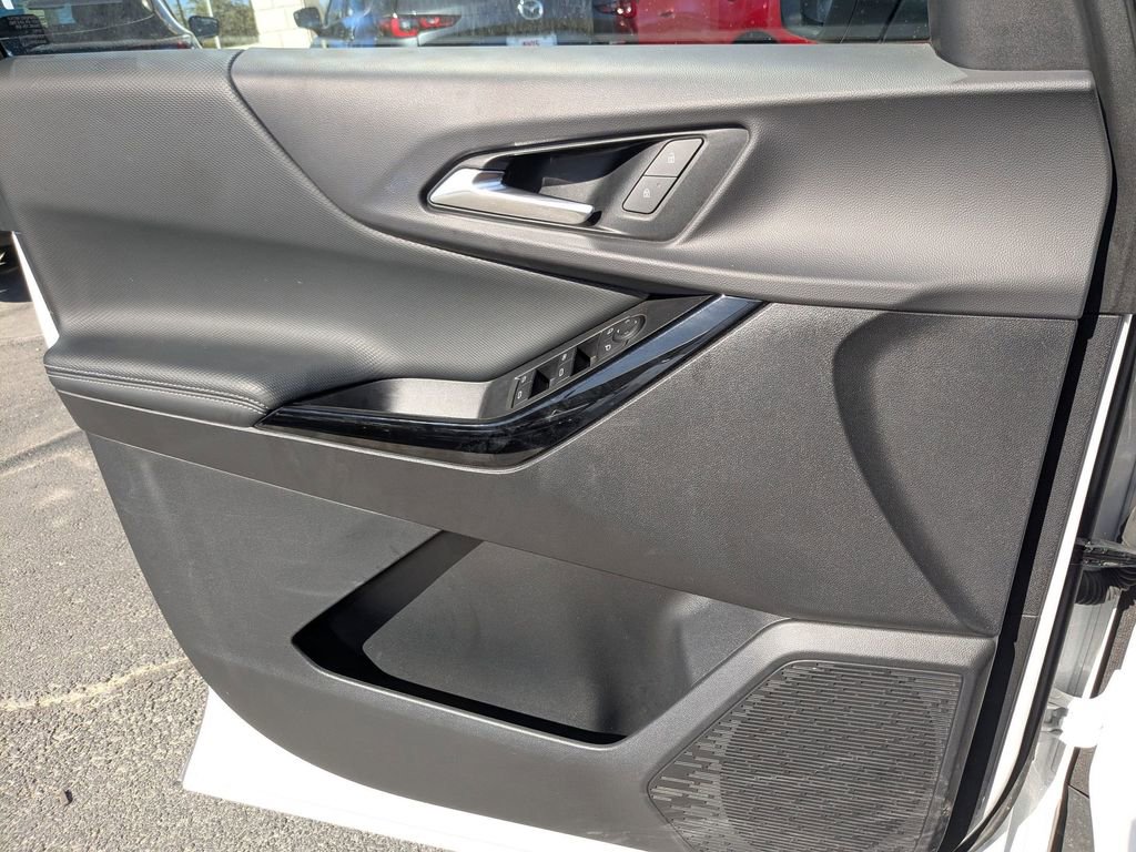 Used 2025 Chevrolet Equinox LT image 13