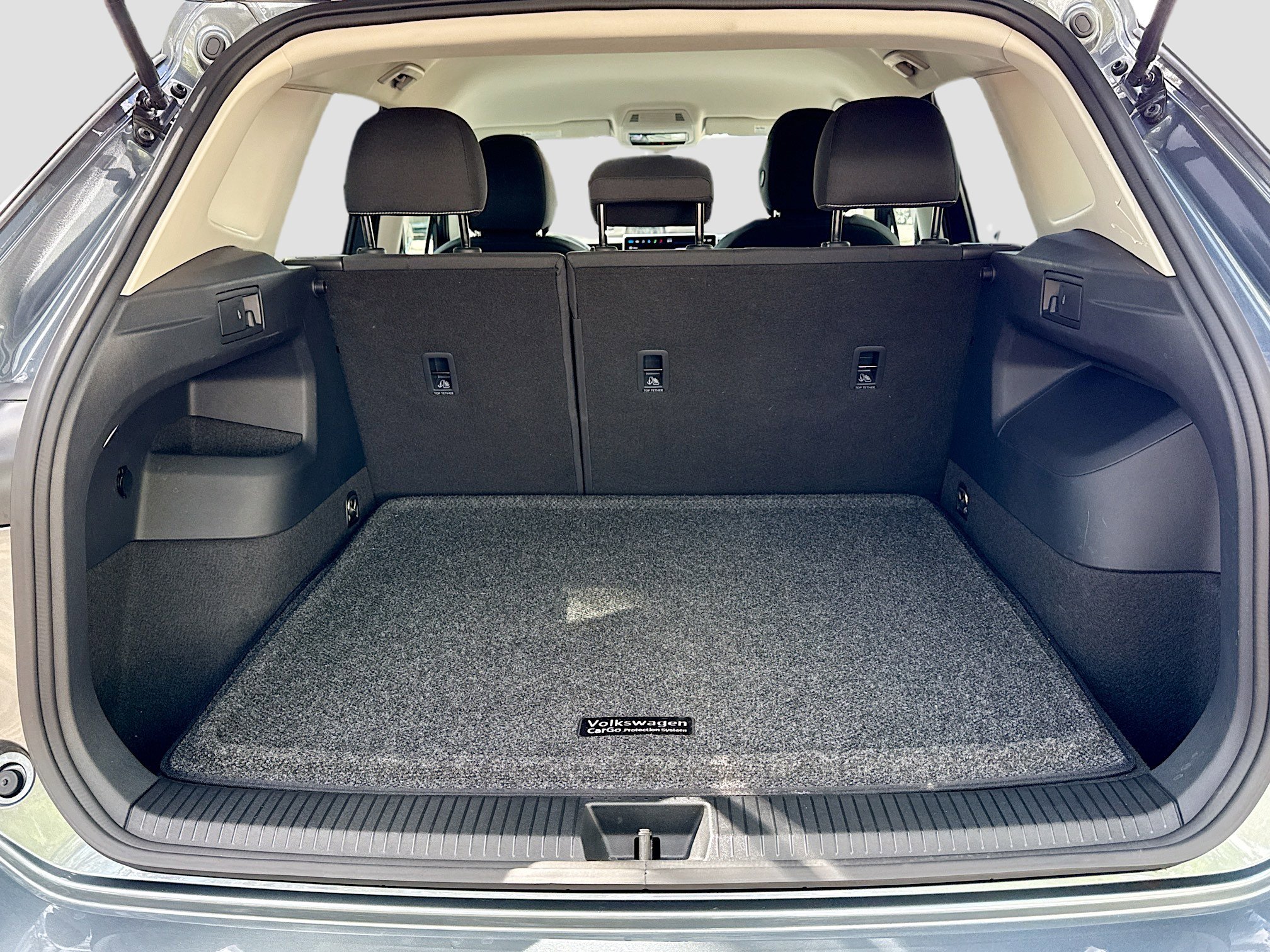 Used 2025 Volkswagen Tiguan S image 12