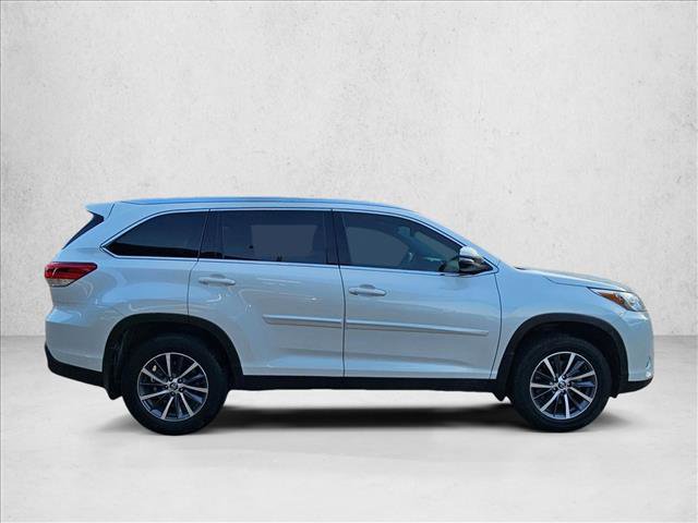 Used 2019 Toyota Highlander XLE AWD/4WD video 4