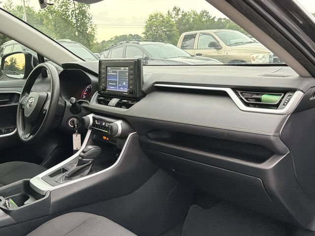 Used 2020 Toyota RAV4 LE FWD image 18