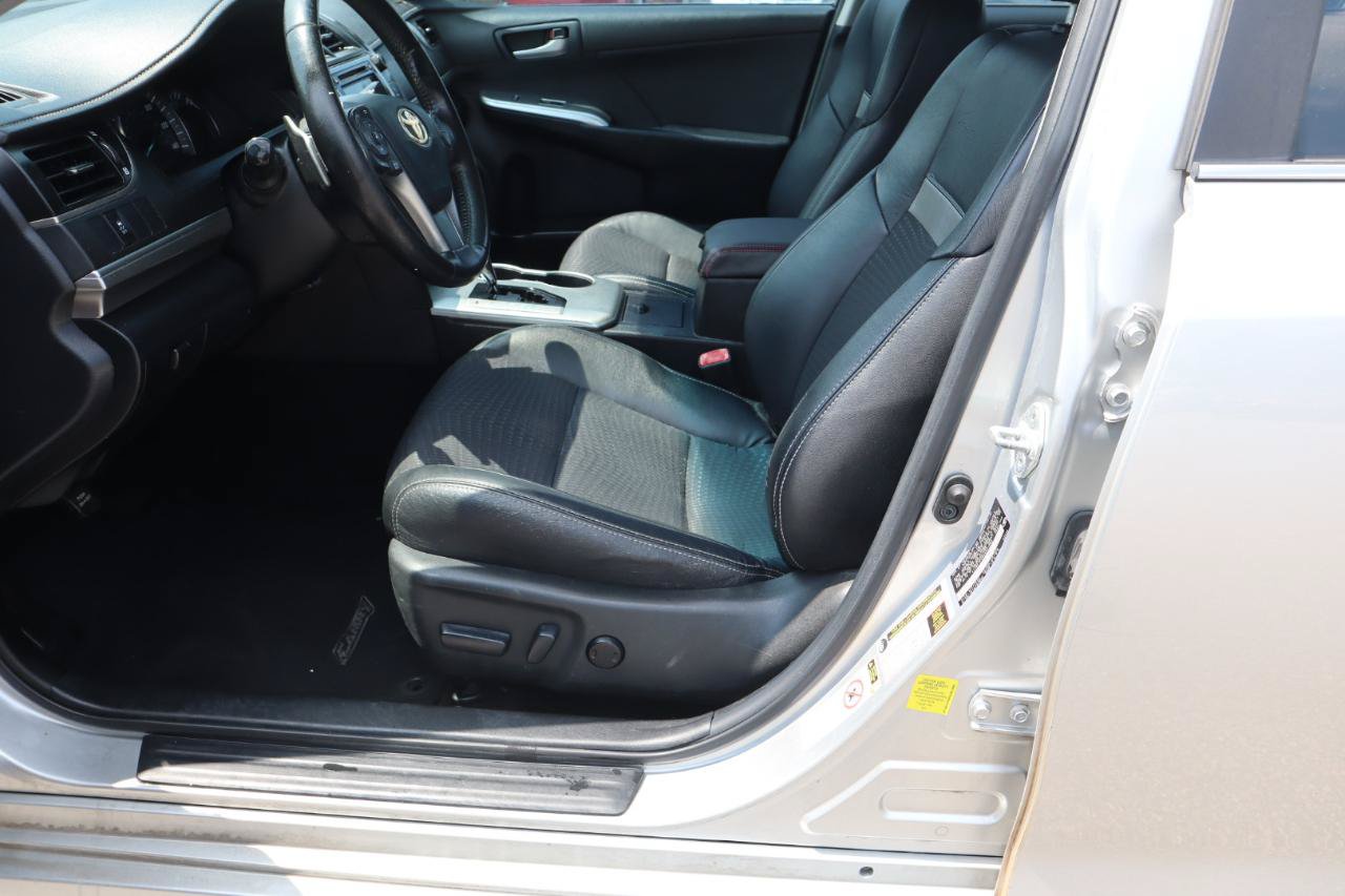 Used 2012 Toyota Camry SE FWD image 11