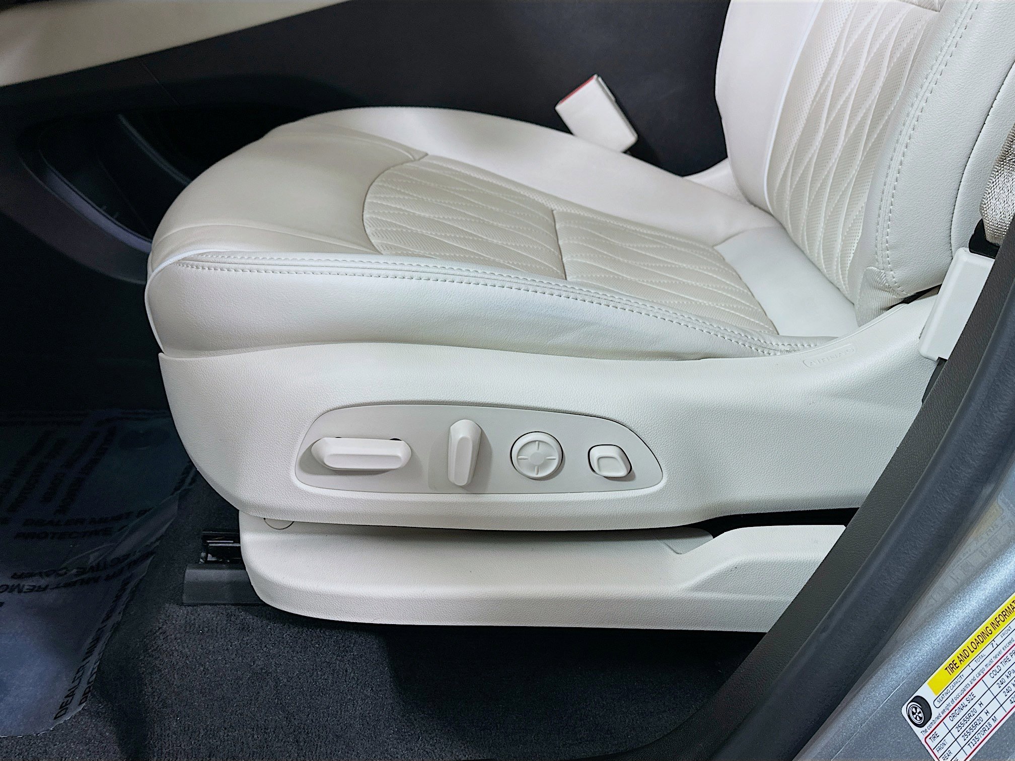 Used 2024 Buick Enclave Avenir w/ Avenir Technology Package AWD/4WD image 20