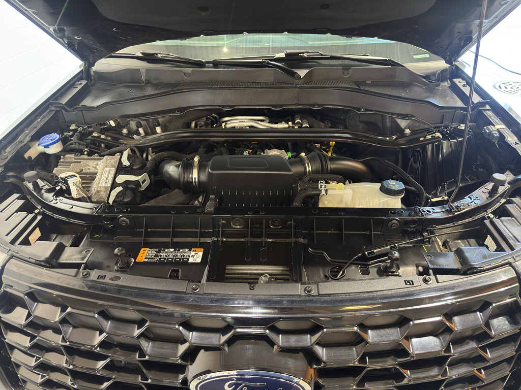 Used 2025 Ford Explorer ST AWD/4WD image 39