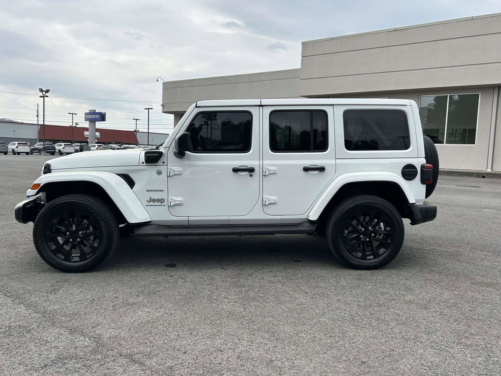 Used 2023 Jeep Wrangler Unlimited Sahara w/ Cold Weather Group image 6