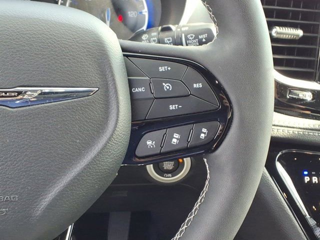 Used 2024 Chrysler Pacifica Touring-L w/ S Appearance Package image 19
