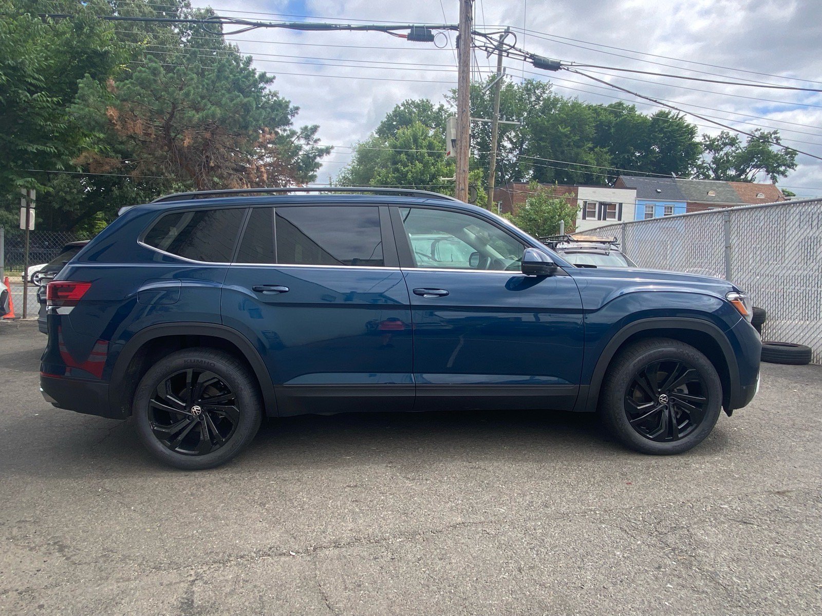 Certified 2022 Volkswagen Atlas SE w/ Panoramic Sunroof Package FWD image 2