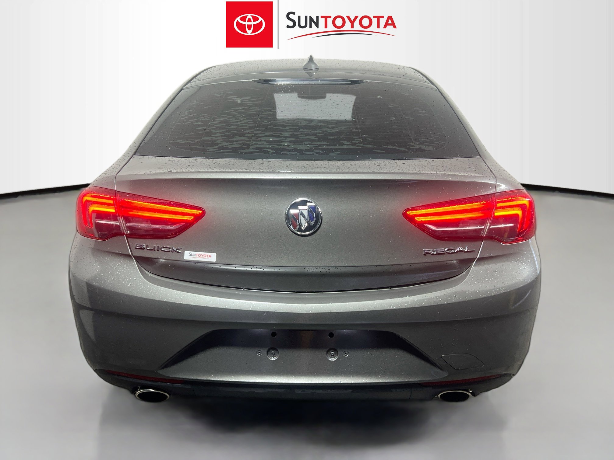 Used 2018 Buick Regal Preferred w/ Sights and Sounds Package FWD image 5