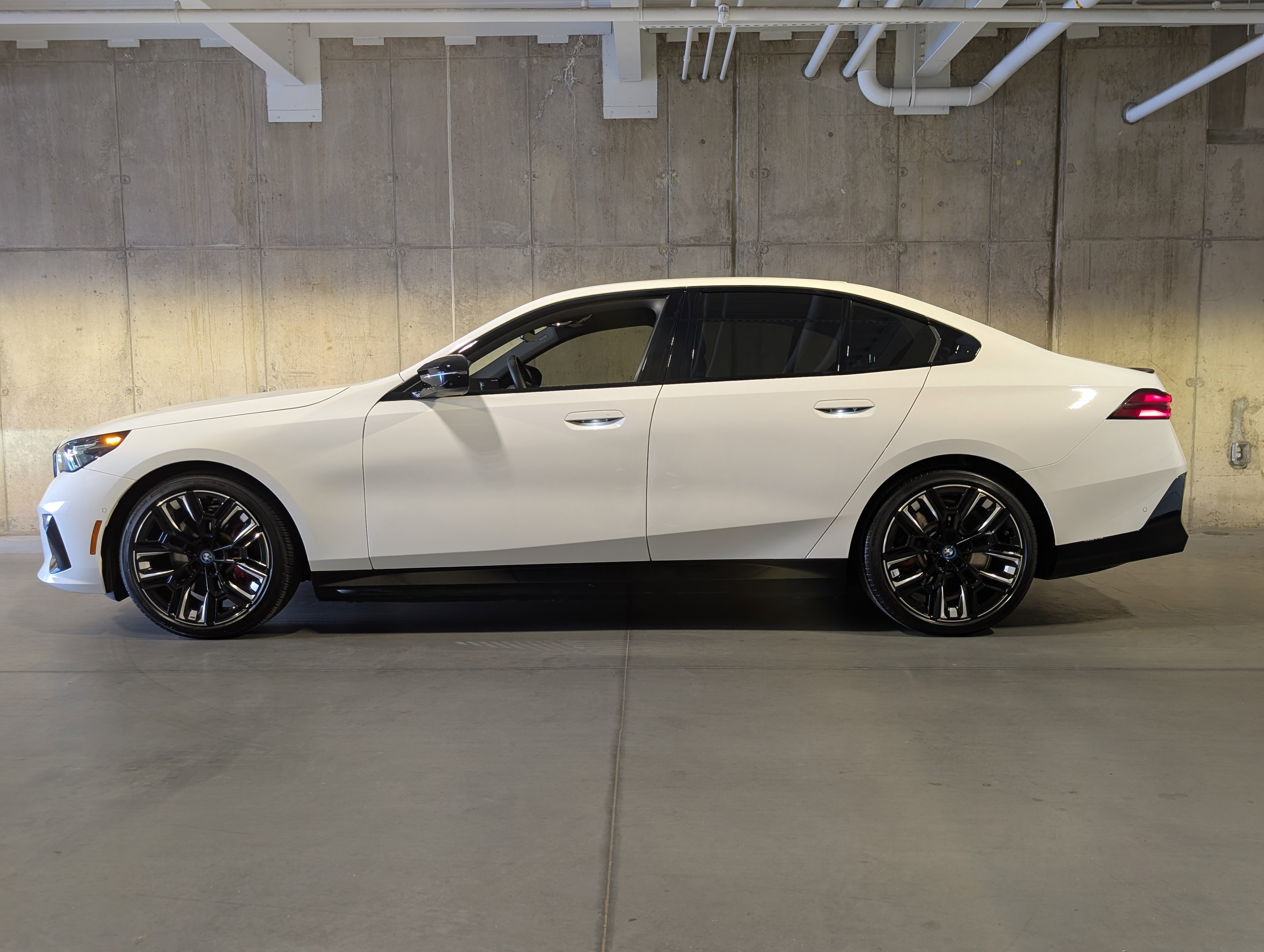 Used 2024 BMW i5 M60 w/ Premium Package image 2