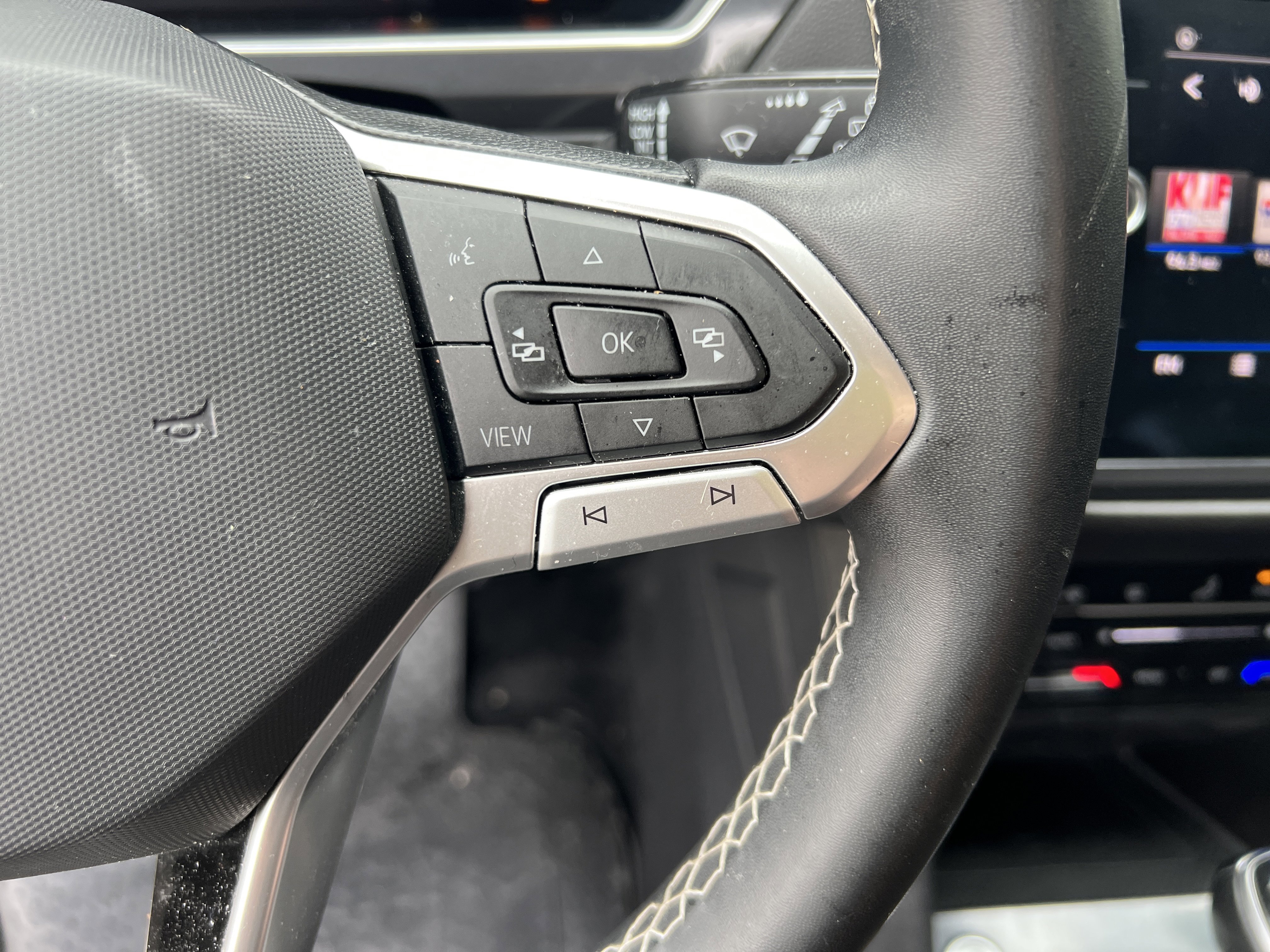 Used 2022 Volkswagen Tiguan SE FWD image 28