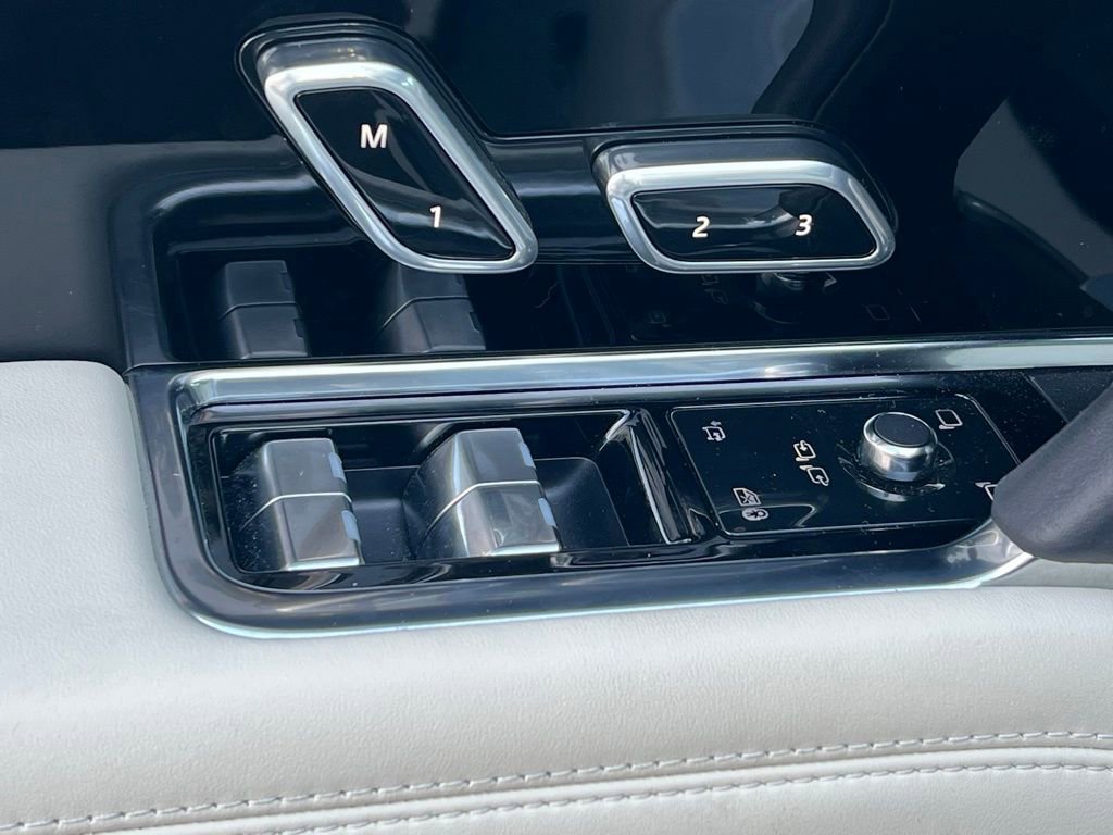 Used 2023 Land Rover Range Rover SE image 14