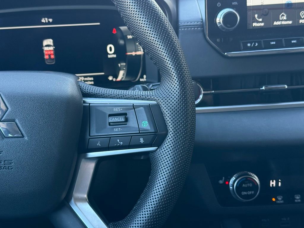 Used 2023 Mitsubishi Outlander SE image 11