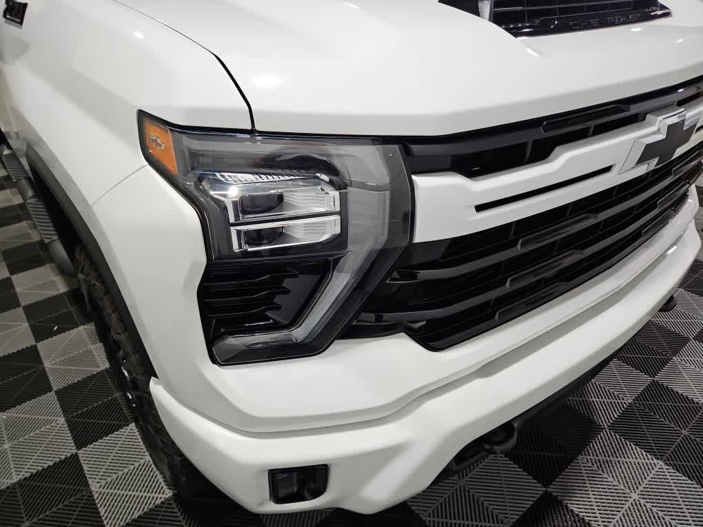 Used 2024 Chevrolet Silverado 3500 LT w/ Z71 Sport Edition AWD/4WD image 8