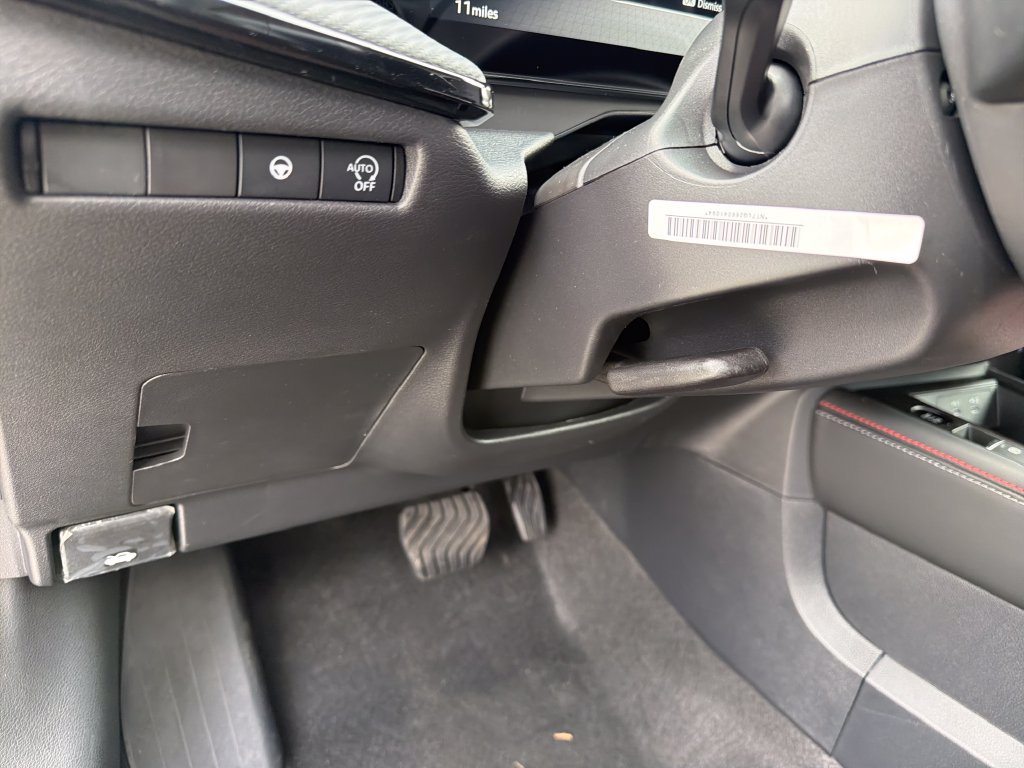 New 2026 Nissan Kicks SR FWD image 18