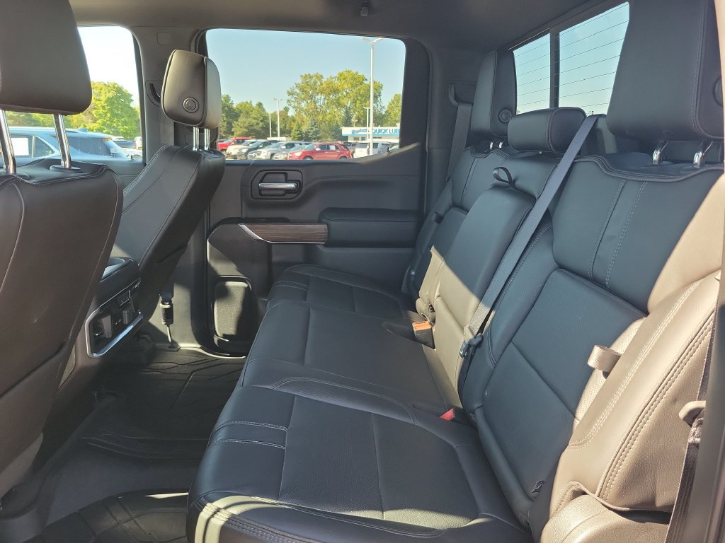 Used 2019 Chevrolet Silverado 1500 High Country w/ Technology Package AWD/4WD image 32