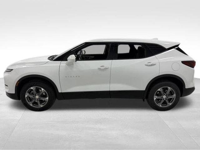 Certified 2025 Chevrolet Blazer LT AWD/4WD image 2