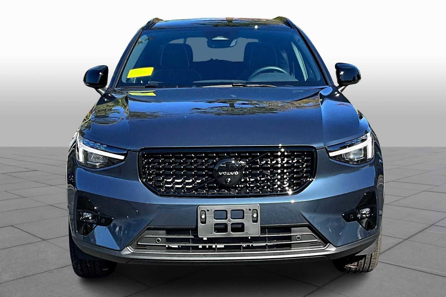 New 2026 Volvo XC40 B5 Ultra w/ Protection Package Premier AWD/4WD video 2