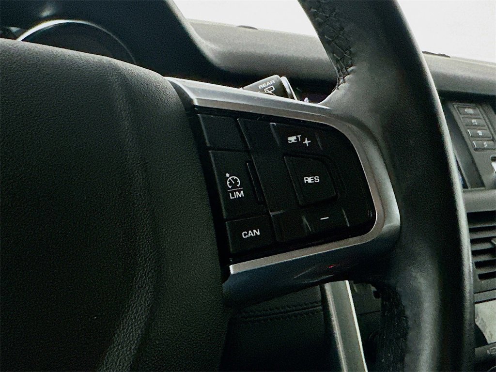 Used 2019 Land Rover Discovery Sport SE image 26