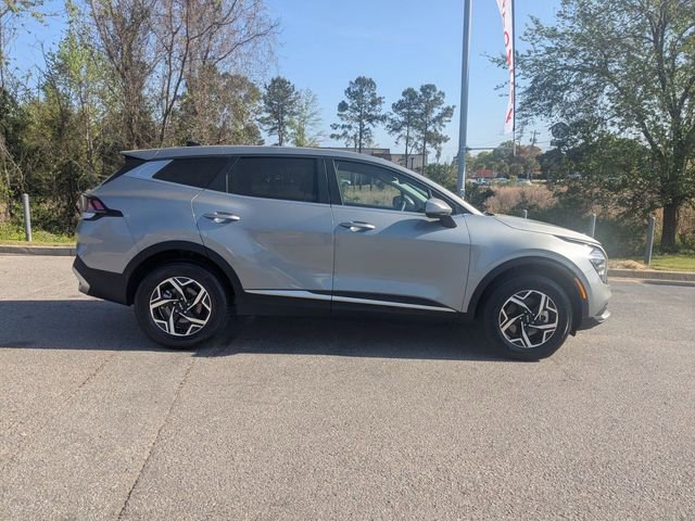 Used 2025 Kia Sportage LX image 2