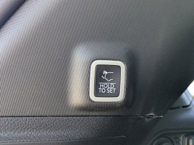 Used 2022 Jeep Grand Cherokee Overland w/ Luxury Tech Group IV image 15