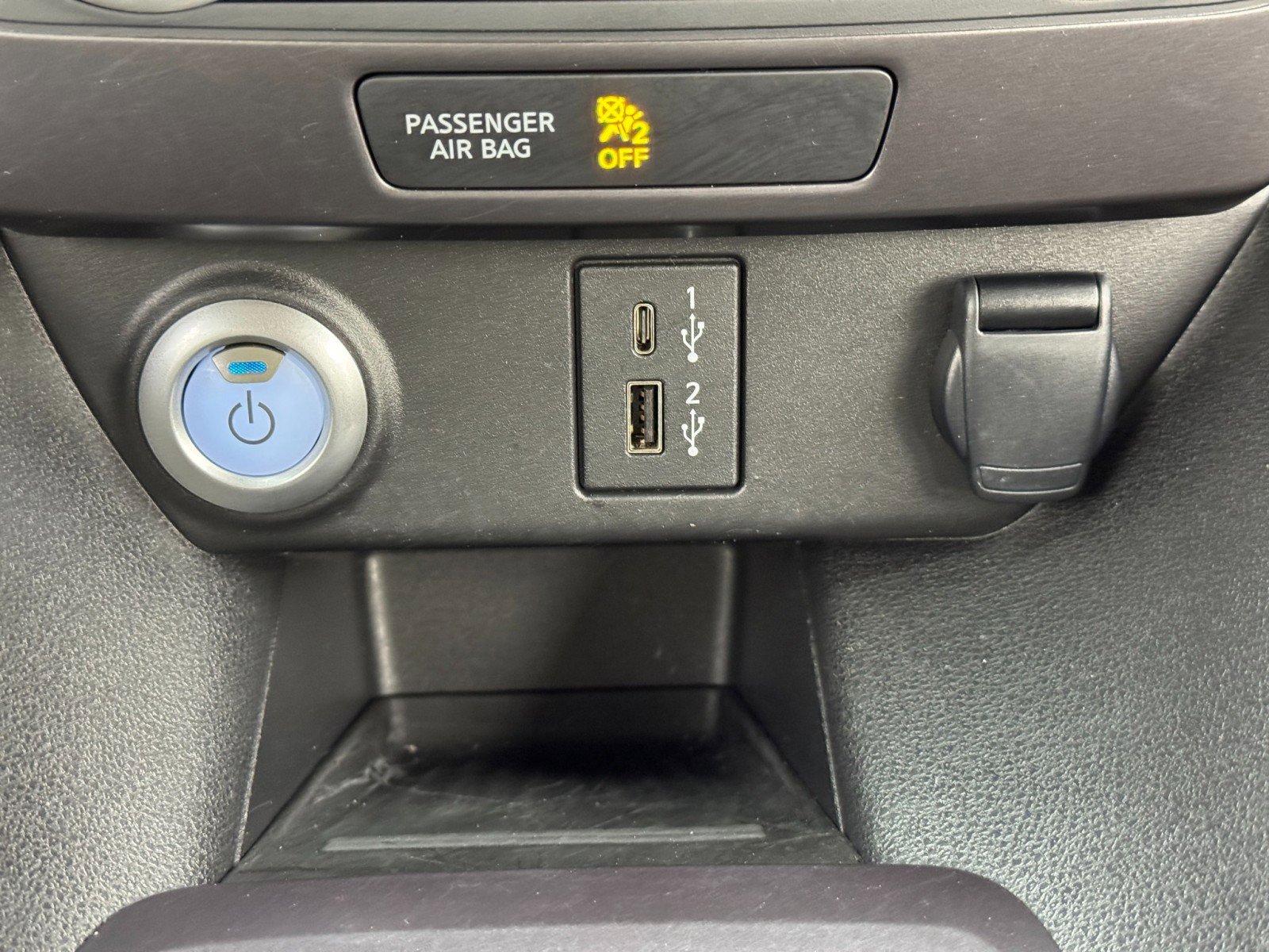 Used 2025 Nissan Leaf S image 25