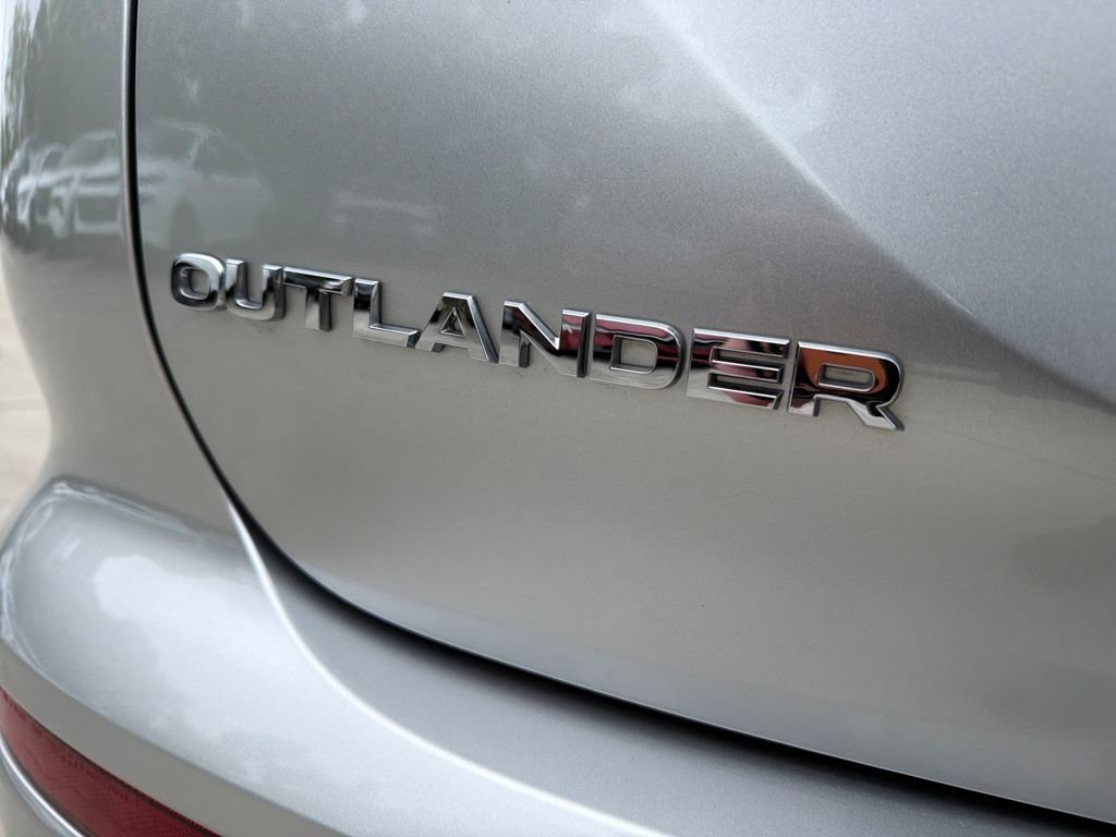 Used 2025 Mitsubishi Outlander ES AWD/4WD image 9