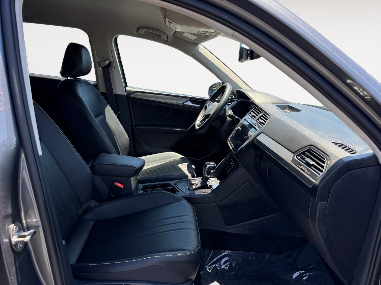 Certified 2023 Volkswagen Tiguan SE FWD image 19