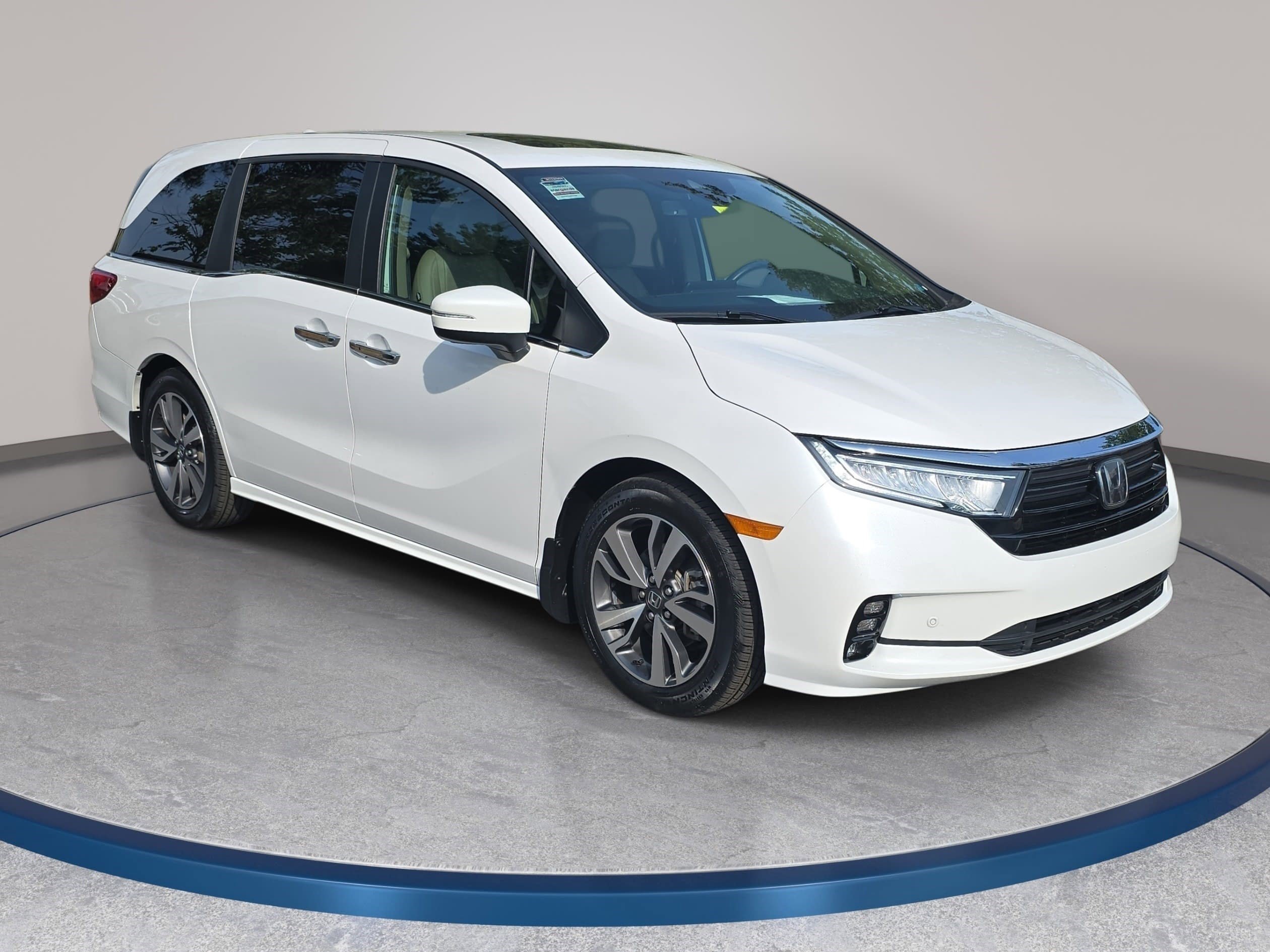 Used 2023 Honda Odyssey Touring image 3
