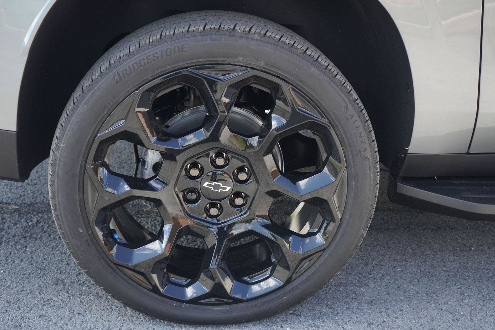 New 2025 Chevrolet Suburban Premier image 11